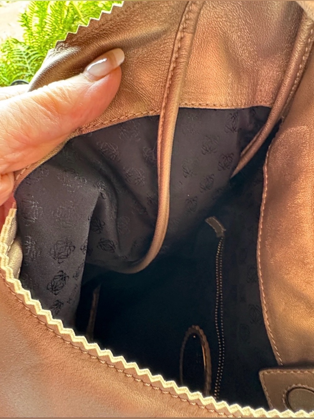Gorgeous Bag with Matching Bag Charm - Picture 10 of 10